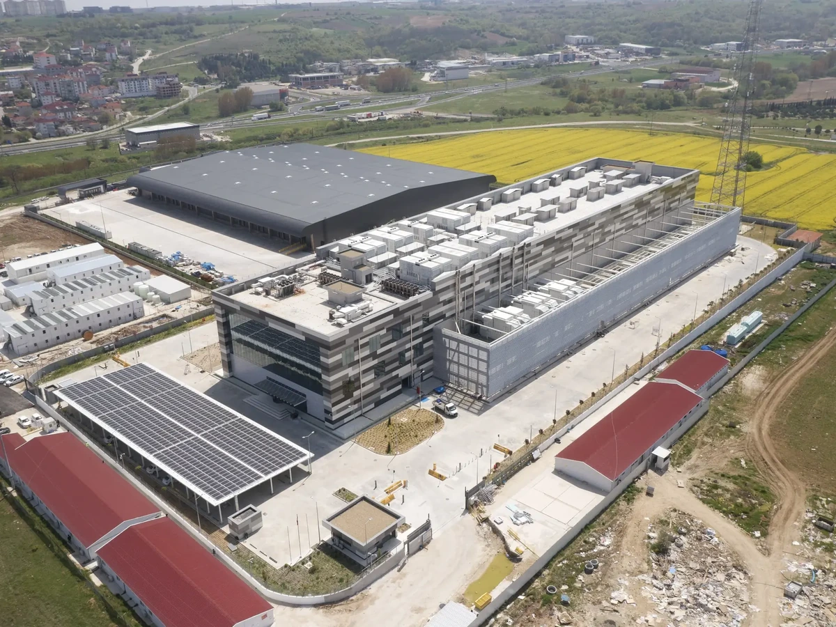 Tekirdağ, Çorlu/Kapaklı’daki Turkcell Avrupa Veri Merkezi kampüsünün hava görünümü; görsel kampüs düzeyinde doğrulanmıştır ve 4. modül olarak doğrulanmamıştır.